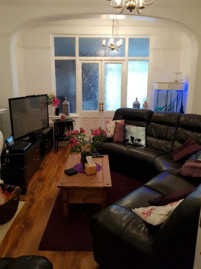 Beautiful Room In Victorian Family Home Ilford Extérieur photo